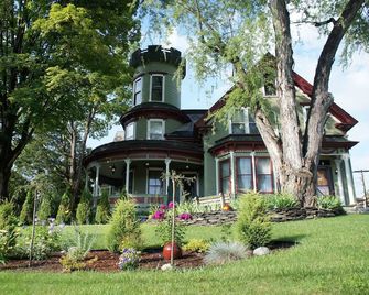 Maplecroft Bed And Breakfast - Barre