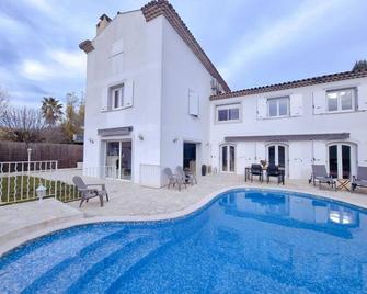 Appartement En Bas De Villa Avec Piscine - Auribeau-sur-Siagne - Piscina
