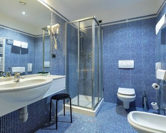 Aston Hotel - Turin - Bathroom