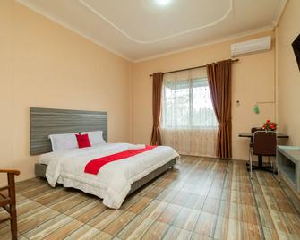 RedDoorz @ Pematangsiantar - Pematangsiantar - Habitación