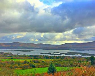 Charming Two Bedroom Cottage with Magnificent Sea Views. 10 minutes from Kenmare - Dawros Bridge - Vista del exterior