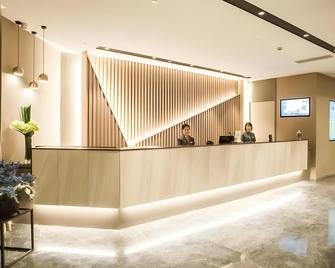 Home Inn Style Shanghai North Jiading Metro Station Bole Road - Shanghai - Front desk