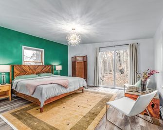 Harpers Ferry Escape With Hot Tub - Harpers Ferry - Bedroom