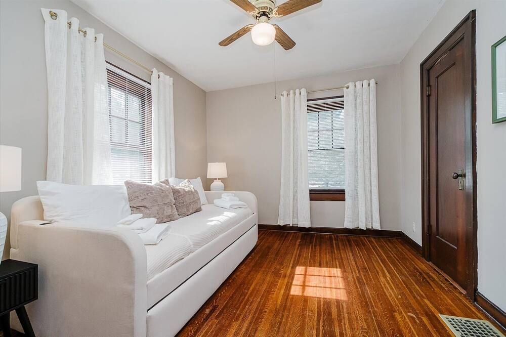 The Corner Cottage -Walkable, Comfortable, Stylish - Indianápolis - Sala de estar