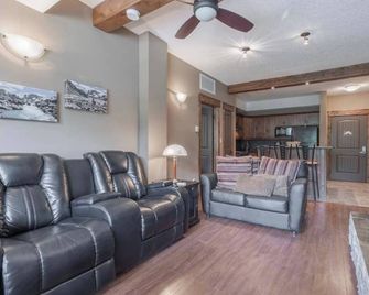 Columbia Valley Getaway - Radium Hot Springs - Living room