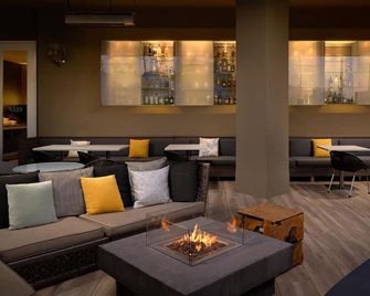 Chic Santa Monica Retreat Perfect for Beach Getaways - Poolside Fun! - Santa Monica - Lounge