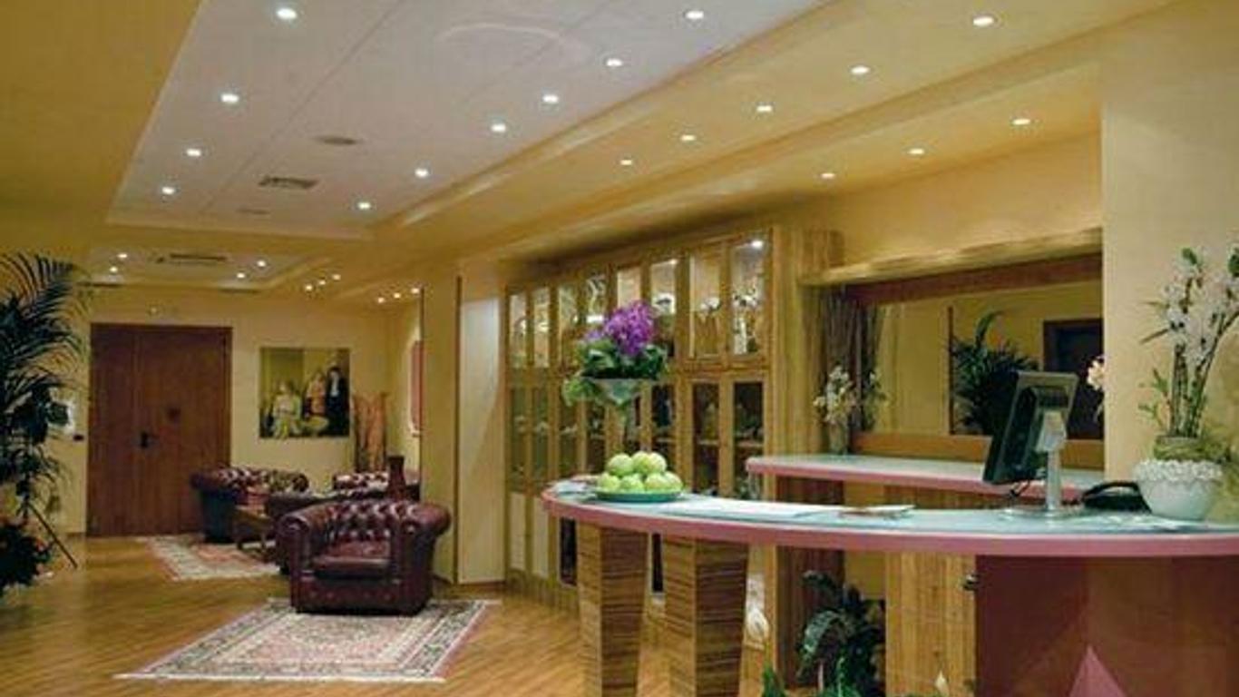 Gold Hotel