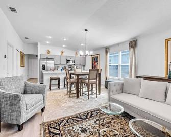 Brand New 2-2 Villa with Golf Cart - Leesburg - Wohnzimmer