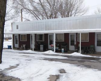 60's Motel in the Wasatch Mountains near Park City, Wanship, Coalville, Henefer - Echo - Building