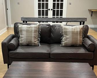 Beautiful 3-bedroom house in Columbus, MS - Columbus - Living room