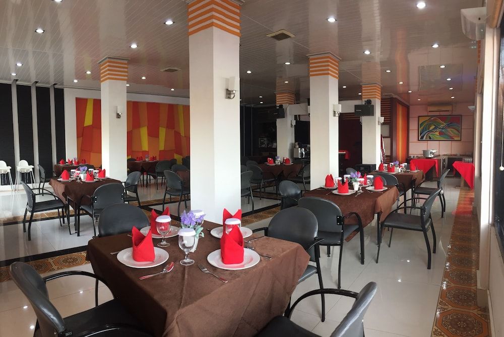 Grand Sari Hotel - Padang - Restaurant