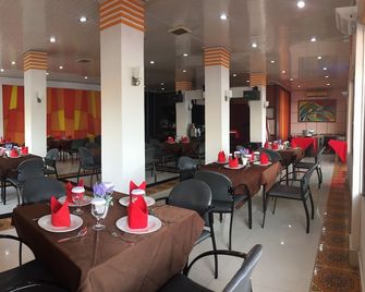 Grand Sari Hotel - Padang - Restaurant