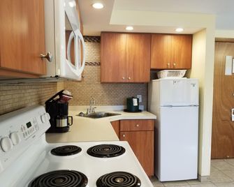 Black Hawk Motel & Suites - Wisconsin Dells - Kitchen