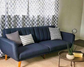 Cozy Downtown Pittsboro Home - Pittsboro - Sala de estar