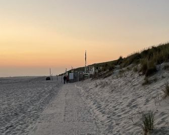 Neues, Gemütliches 4 Personen Chalet mit Sonniger Terrasse - Kamperland - Plage