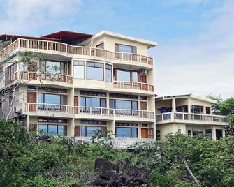 Galeodan Penthouse - Spectacular Sunsets on the Bay - Ideal for Honeymooners - Puerto Baquerizo Moreno - Building