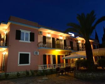 Argo Hotel - Perama - Gebouw