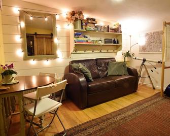 Charming holiday home in the lovely Cotswold hillside village of France Lynch. - Stroud - Sala de estar