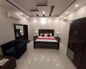 Hotel Mairona Gulberg Lahore - Láhaur - Ložnice