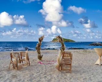 Tamarind Reef Resort Spa & Marina - כריסטיאנסטד - חוף