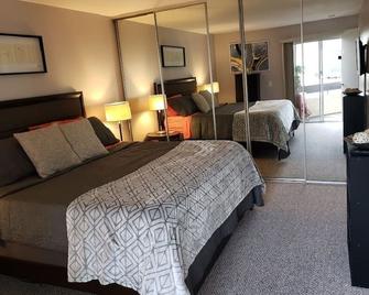 Classic Palm Springs Mountain View Condo - Palm Springs - Bedroom