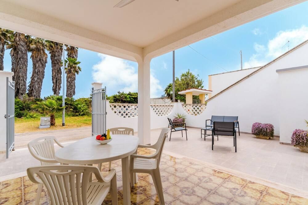 Alba Salentina by BarbarHouse - Torre Rinalda - شرفة مرصوفة