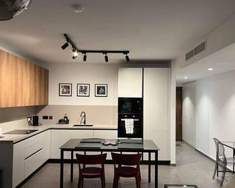 Enjoy a wonderful experience at this centrally-located place - Ħamrun - Kitchen