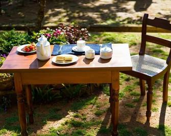 Colonial holiday bungalow in the hill country of Sri Lanka - Bandarawela - Patio
