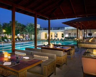 Radisson Blu Hotel and Resort Al Ain - Al-Ain - Restaurant