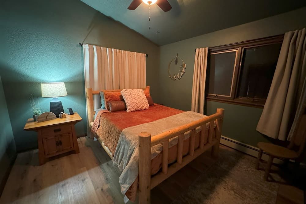 10-Acre Adventure Lodge w/River Valley View on 10 Acres - Cozy/Romantic/Family