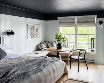 Quaint Oceanfront Room Perfect for Relaxing After Adventurous Days | with Pool - Boothbay - Bedroom