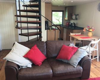 Heatherbell Cottage Guest Accommodation - Bridport - Living room