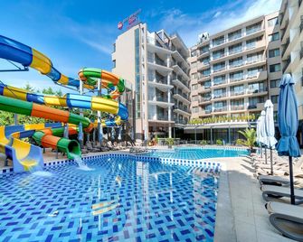 Best Western Plus Premium Inn - סאני ביץ' - בריכה