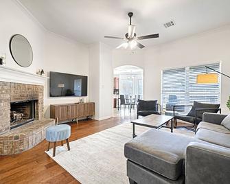 Hottub, Gameroom, 20min To Dickies Arena, Firepit!!!!!! - Burleson - Wohnzimmer