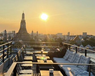Inn A Day - Bangkok - Balcony