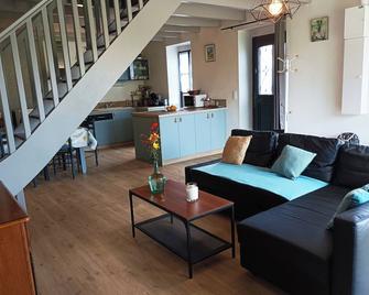 Cosy gîte on the banks of the Nantes-Brest canal - Malestroit - Salon