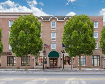 Clarion Hotel and Suites University-Shippensburg - Shippensburg - Gebäude