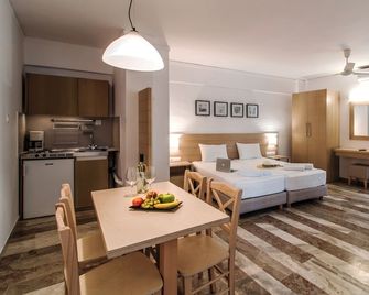 Polydoros Hotel Apartments - Palaiochora - Sala de estar