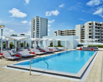 Art Ovation Hotel Autograph Collection - Sarasota - Piscina
