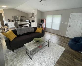 New Listing Cedar Point /Kalahari/ Nba Jam Arcade Game. Sleeps 9 - Norwalk - Living room