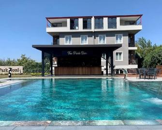 Istanbul Park Hotel - Istanbul - Pool