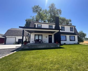 3 Acre Modern Farmhouse with 5 Bedrooms in Twin Falls Idaho - Twin Falls - Bygning