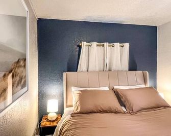 Tiny Excursion Cabin 1 - Superior Snug - Harrison - Bedroom