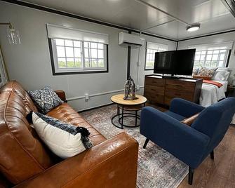 Boxhouse Villages Monahans, Queen Bed - Monahans