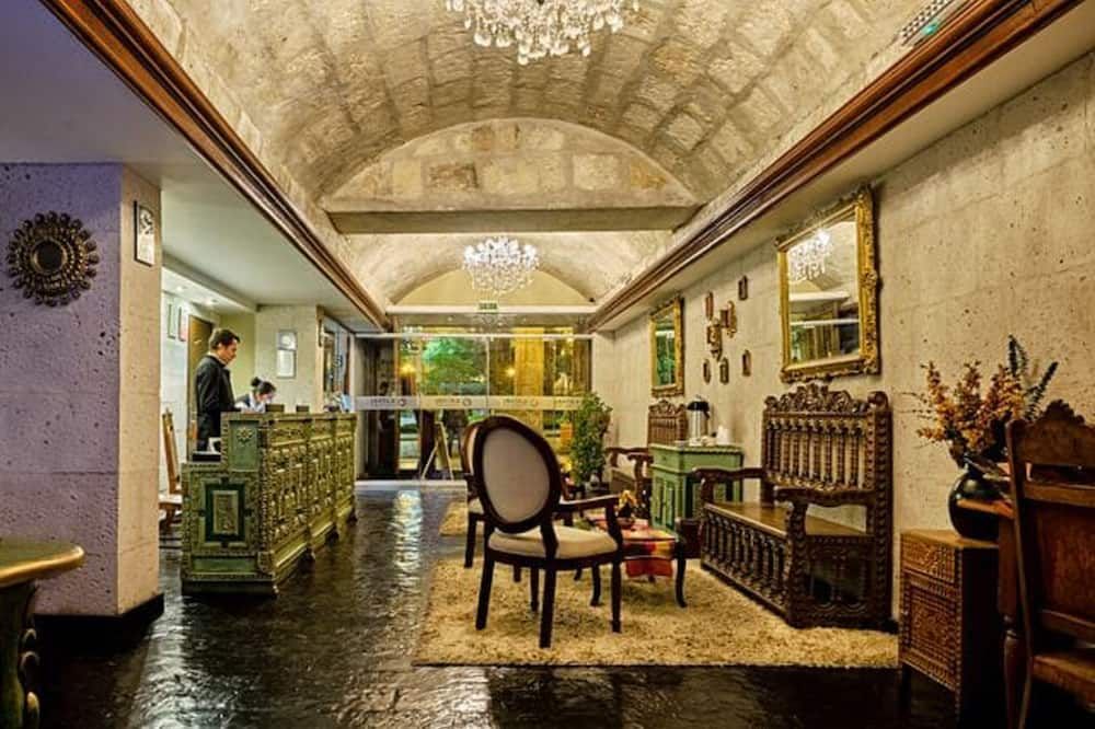 Katari Hotel at Plaza de Armas - Arequipa