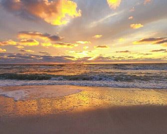 Naples Luxury Condo, Pool, Tennis, Minutes from the Beach - Naples - Strand