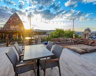 Kayatas Cave Suites - Göreme - Balcón