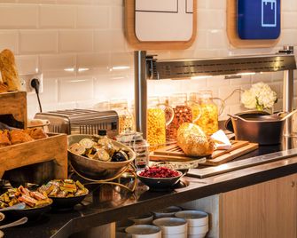 Holiday Inn Express Nice - Grand Arenas By IHG - Niza - Buffet