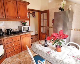 Achada Hillside & Ocean View Apartment With Free Wifi In Arco Da Calheta - Arco da Calheta - Kitchen
