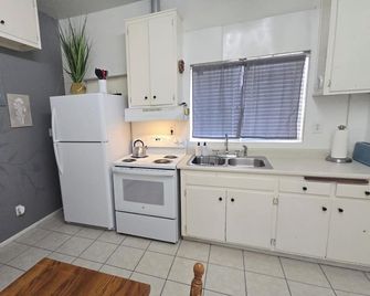 Private Apt, Full Kitchen and Air conditioning - Springerville - Kuchyň